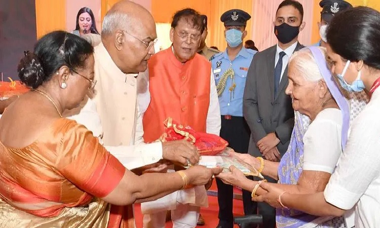 President Ramnath Kovind visited krishna kutir at Vrindavan