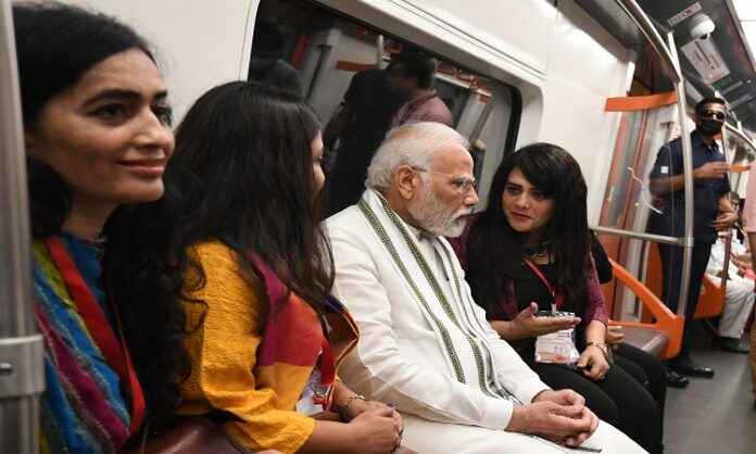 अहमदाबाद में शुरू हुई मेट्रो रेल सेवा, पीएम मोदी ने दिखाई हरी झंडी Ahmedabad Metro Rail Project
