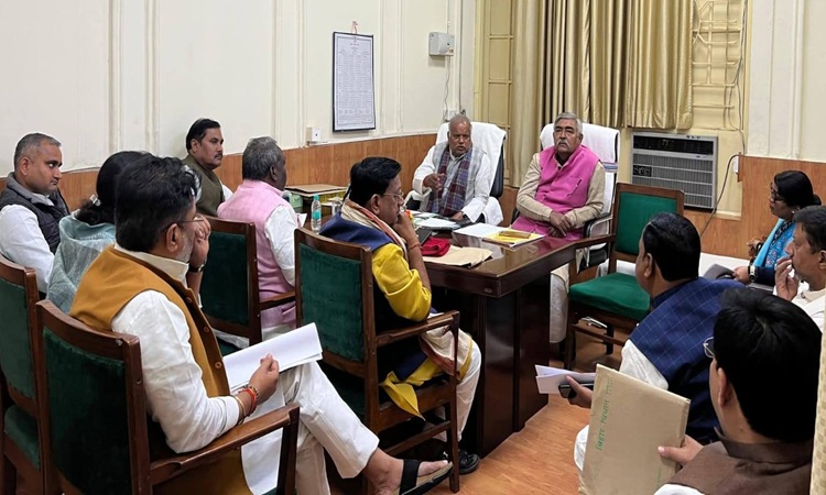 बिहार विधानसभा में सत्तारूढ़ दल के सचेतकों की महत्वपूर्ण बैठक आयोजित