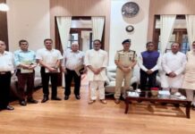 अफसर नहीं सुनते? प्रशांत किशोर की इस तस्वीर ने विधायक-सांसदों को दिखाया आईना